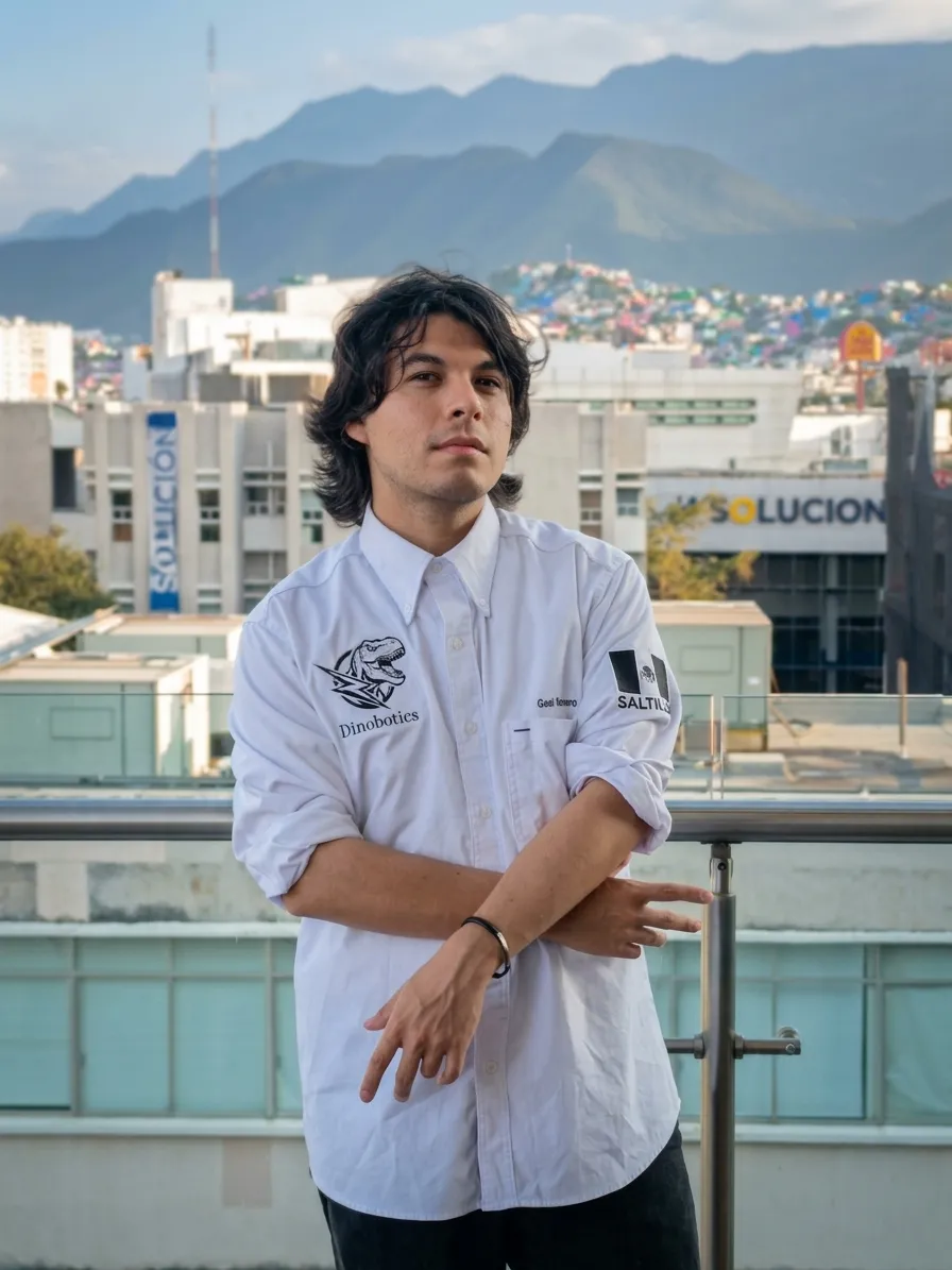 Gael, integrante de Dinobotics