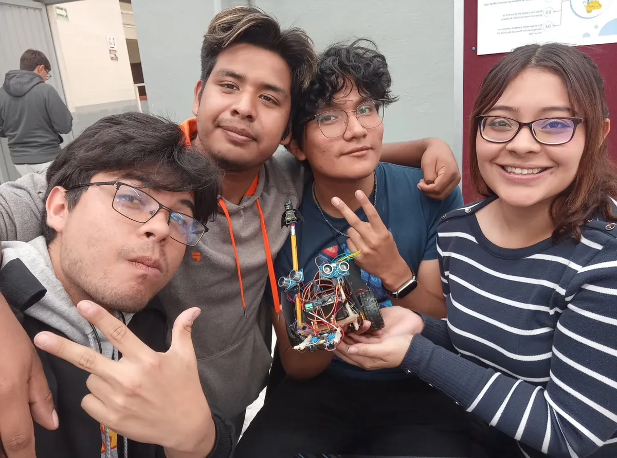 Robot ganador del tercer lugar en seguidor de línea