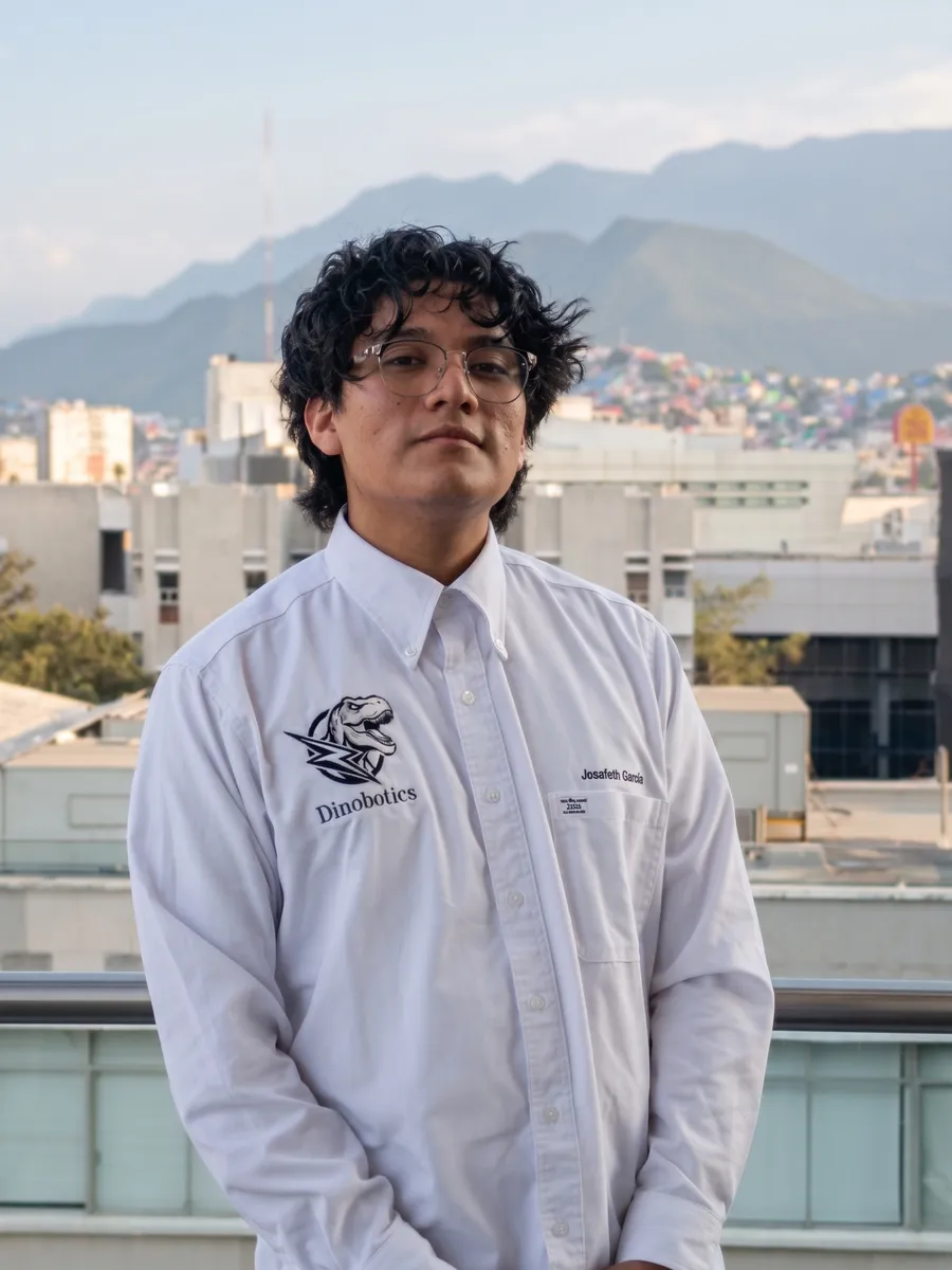 Josafath, integrante de Dinobotics