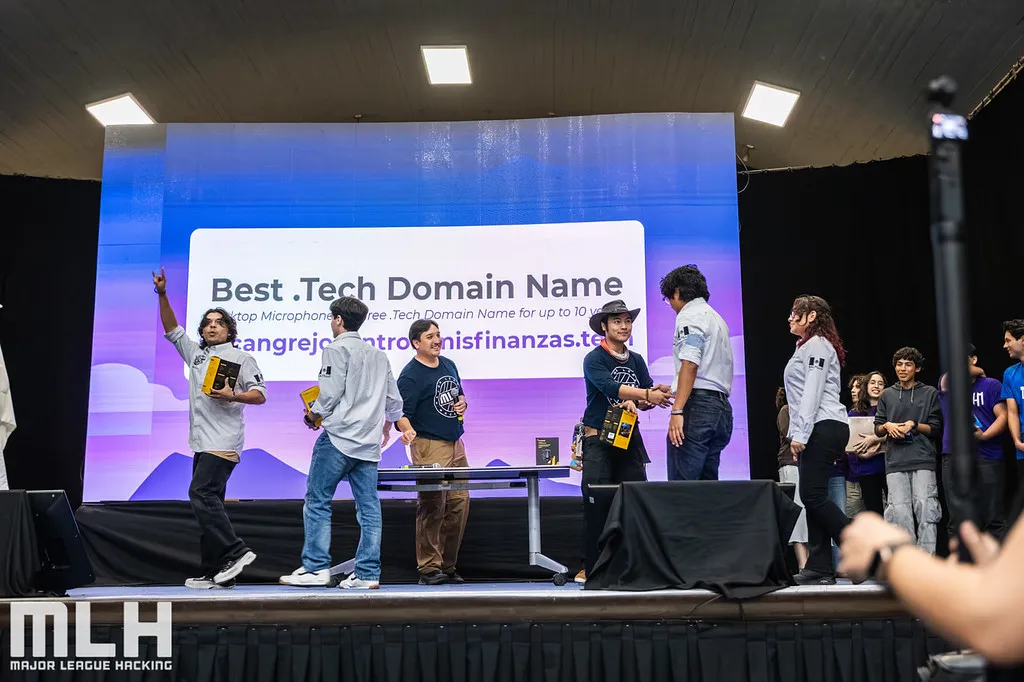 Reconocimiento MLH Best .TECH Domain Name